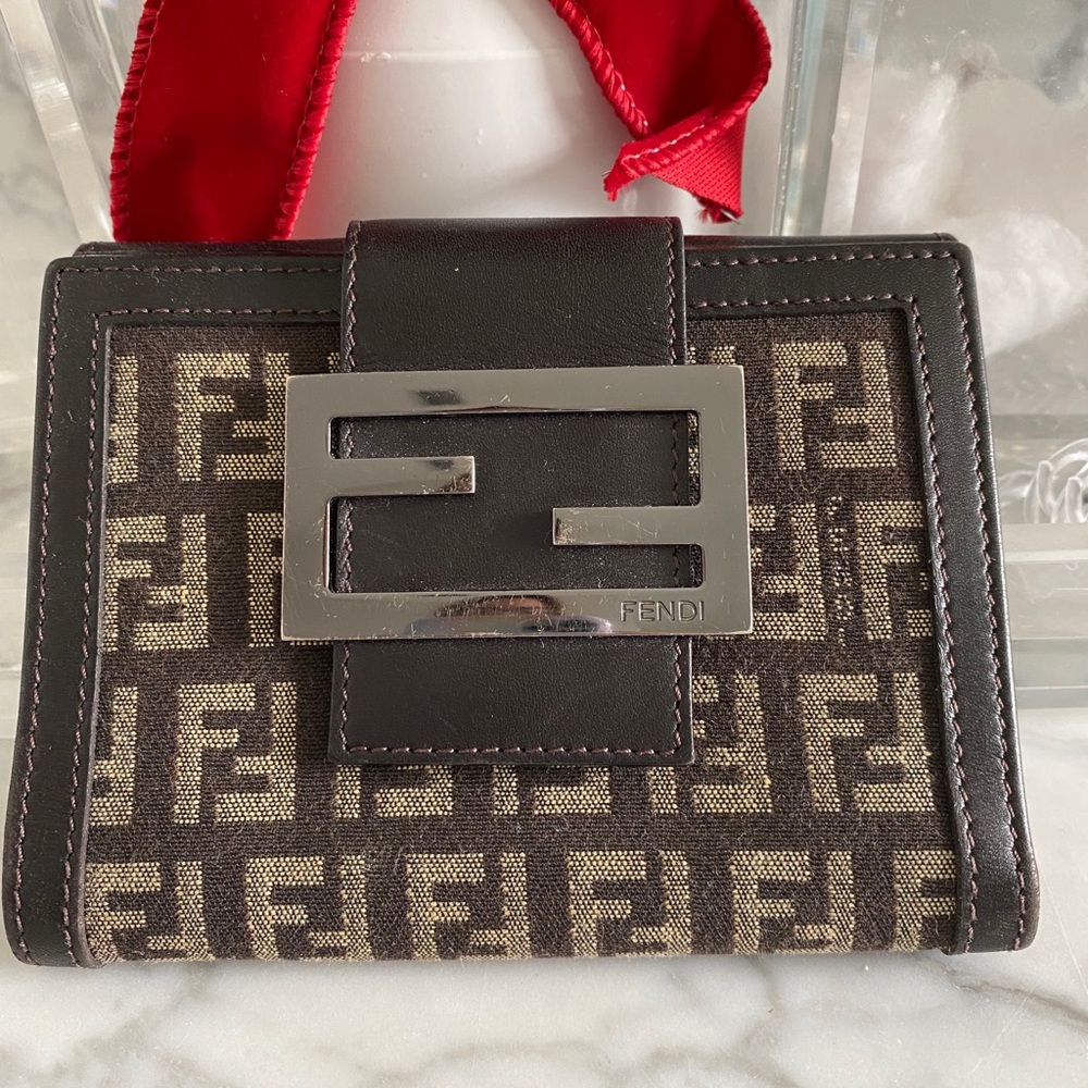 Fendi Zucca authentic ladies wallet (Authentic)
